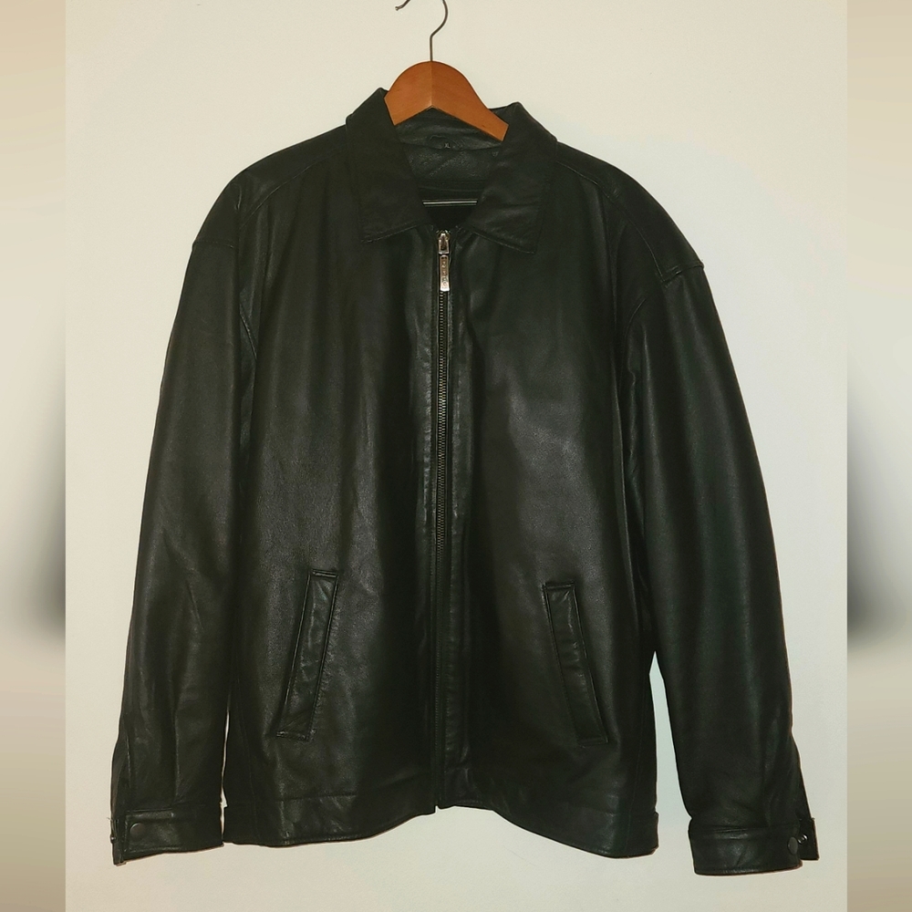 Mens Leather Jacket Size XL with removable liner in like new condition.